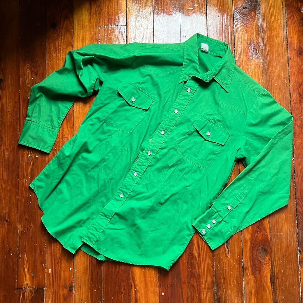 Men’s Kelly Green Button Up Shirt